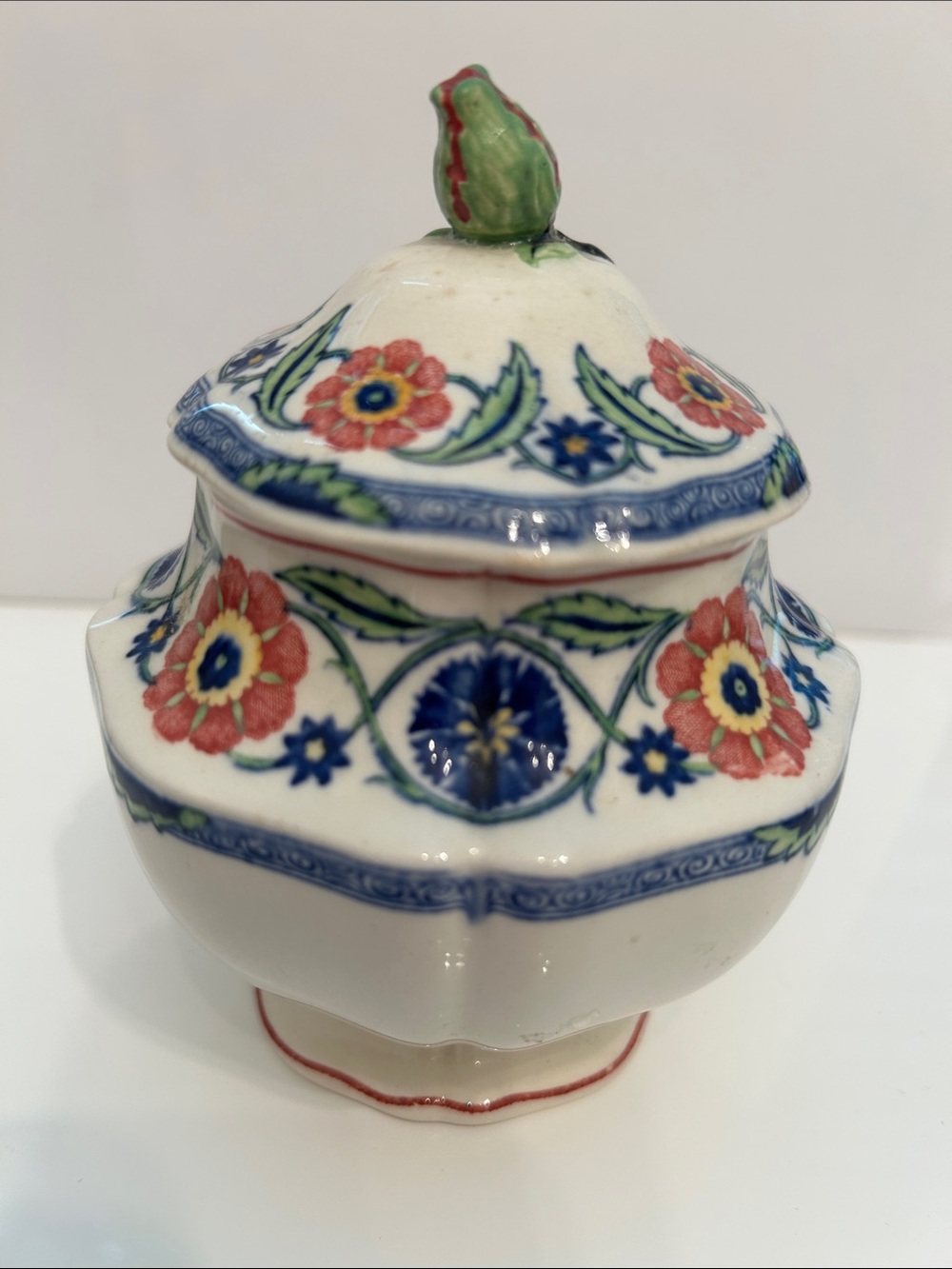 Wedgwood “Rhodes” pattern Vintage 1922 Floral Ceramic Lidded Sugar Bowl